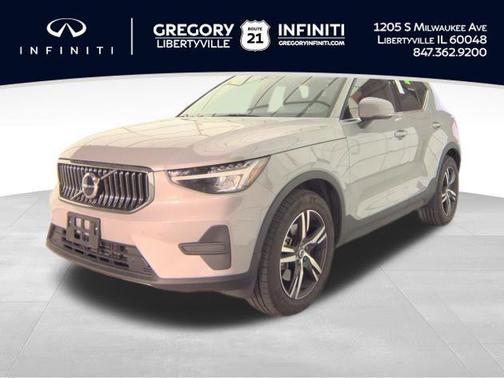 2025 Volvo XC40 B5 Core Bright Theme