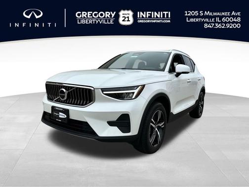 2025 Volvo XC40 B5 Core Bright Theme