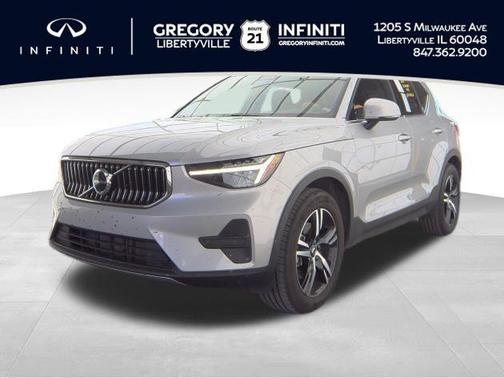 2025 Volvo XC40 B5 Core Bright Theme
