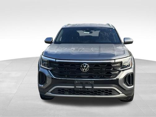 Platinum Gray Metallic 2025 Volkswagen Atlas Cross Sport 2.0T SE w/Technology