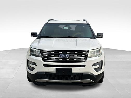 White Platinum Clearcoat Metallic 2016 Ford Explorer XLT