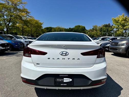 2019 Hyundai ELANTRA SE