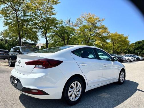 2019 Hyundai ELANTRA SE