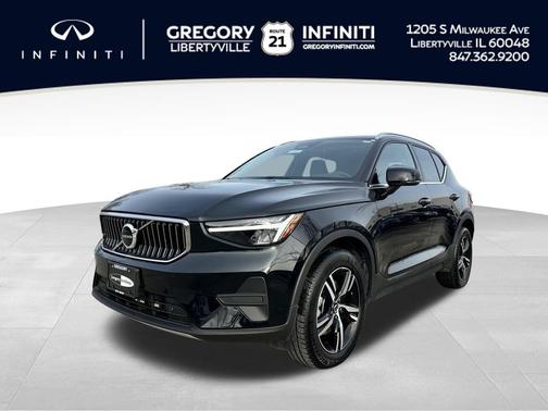 2025 Volvo XC40 B5 Core Bright Theme