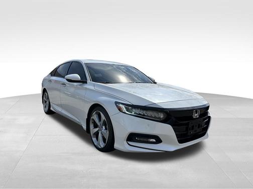Platinum White Pearl 2018 Honda Accord Touring