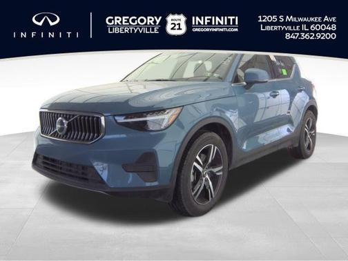 2025 Volvo XC40 B5 Core Bright Theme