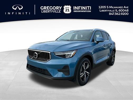 2025 Volvo XC40 B5 Core Bright Theme