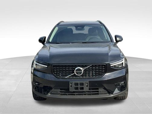 Onyx Black 2026 Volvo XC40 B5 Plus
