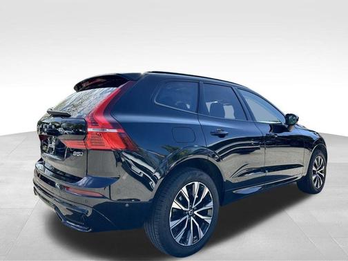 2025 Volvo XC60 B5 Plus