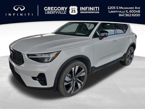 2025 Volvo XC40 B5 Plus Dark Theme