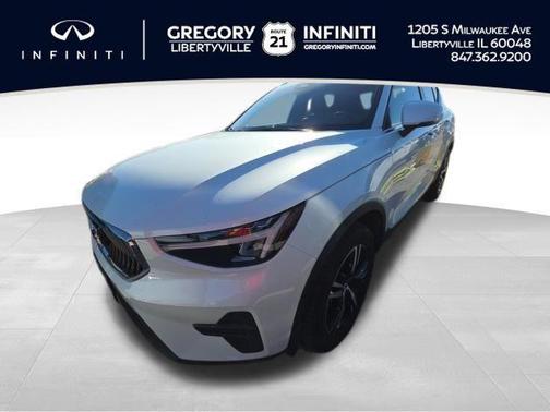 2025 Volvo XC40 B5 Core Bright Theme