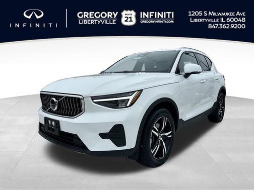 2025 Volvo XC40 B5 Core Bright Theme