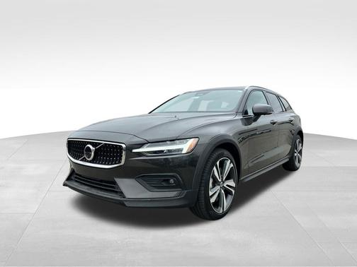 2025 Volvo V60 Cross Country B5 Plus