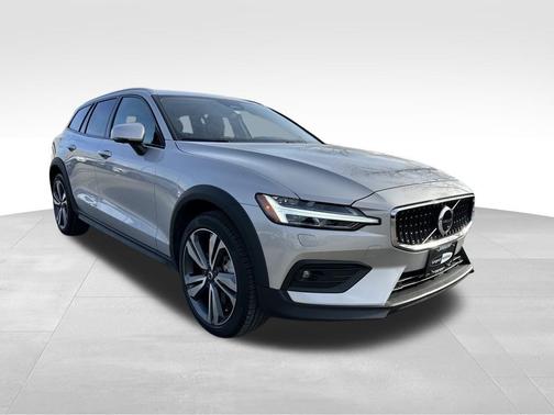 2025 Volvo V60 Cross Country B5 Plus
