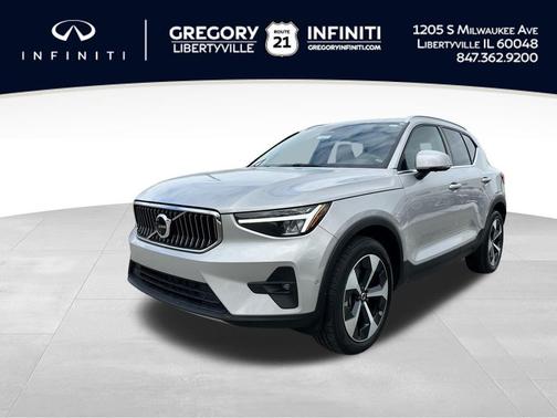 2025 Volvo XC40 B5 Plus Bright Theme