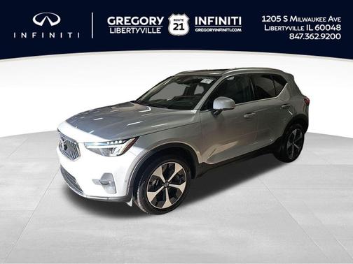 2025 Volvo XC40 B5 Plus Bright Theme