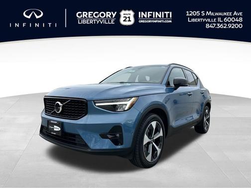 2025 Volvo XC40 B5 Plus Dark Theme