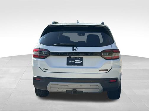 Platinum White Pearl 2024 Honda Pilot TrailSport