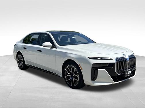 Alpine White 2025 BMW 740 i xDrive
