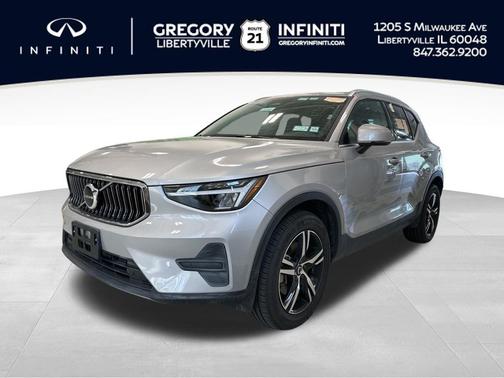 2025 Volvo XC40 B5 Core Bright Theme