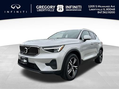 2025 Volvo XC40 B5 Core Bright Theme
