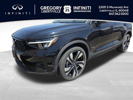 Onyx Black Metallic 2025 Volvo XC40 B5 Plus Dark Theme