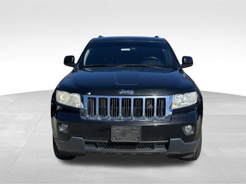 Brilliant Black Crystal Pearlcoat 2013 Jeep Grand Cherokee Laredo