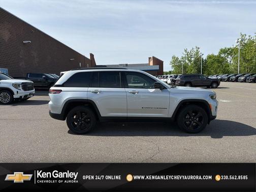 Silver Zynith 2024 Jeep Grand Cherokee Altitude