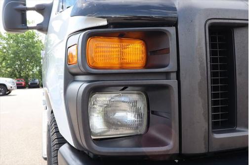 2010 Ford E350 Super Duty XLT