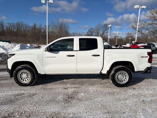 2024 Chevrolet Colorado WT