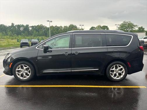 2018 Chrysler Pacifica Touring-L