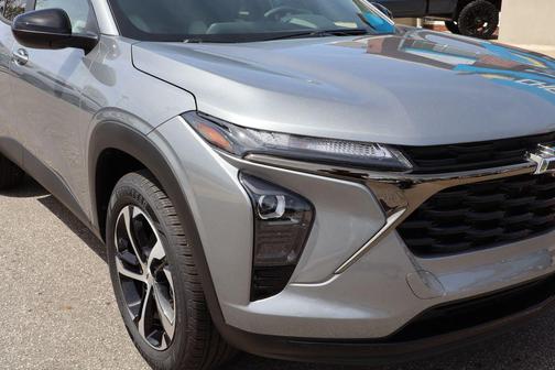 Sterling Gray Metallic 2026 Chevrolet Trax FWD 1RS