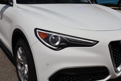Alfa White 2018 Alfa Romeo Stelvio Base