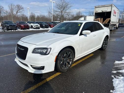 2018 Chrysler 300 S