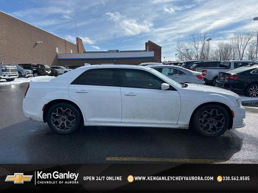 2018 Chrysler 300 S