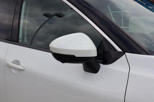 Pearl White Tricoat 2021 Nissan Rogue SV