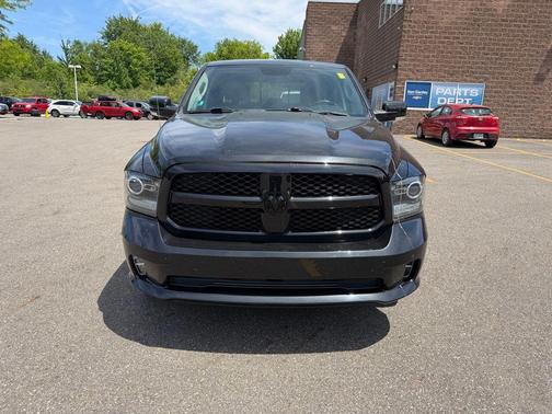 Brilliant Black Crystal Pearlcoat 2018 RAM 1500 Night Crew Cab 4x4 5'7' Box