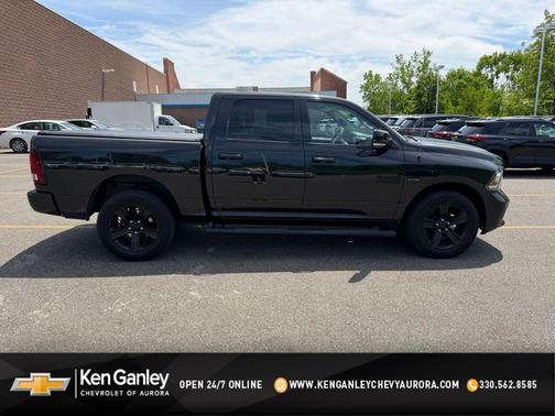 Brilliant Black Crystal Pearlcoat 2018 RAM 1500 Night Crew Cab 4x4 5'7' Box