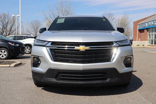 Silver Ice Metallic 2022 Chevrolet Traverse LS