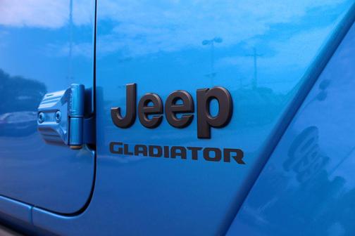2021 Jeep Gladiator Willys 4x4