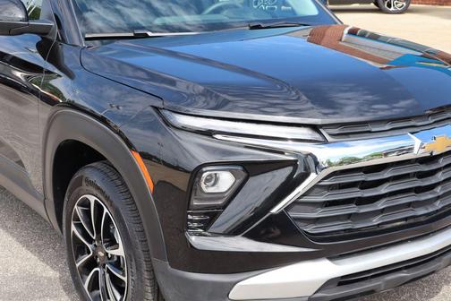 Mosaic Black Metallic 2026 Chevrolet Trailblazer LT
