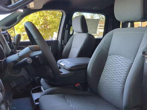 2025 RAM 2500 Big Horn Crew Cab 4x4 6'4' Box