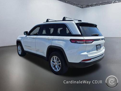 Bright White Clearcoat 2024 Jeep Grand Cherokee Laredo