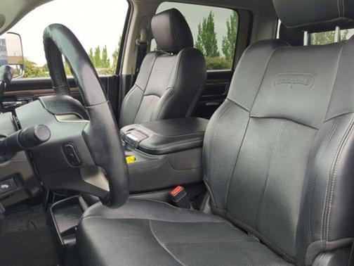 2018 RAM 2500 Laramie Crew Cab 4x4 6'4' Box