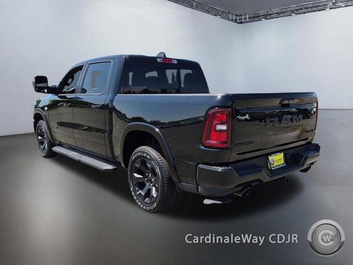 Diamond Black Crystal Pearlcoat 2026 RAM 1500 Big Horn/Lone Star