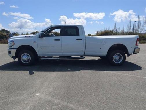 2024 RAM 3500 Big Horn Crew Cab 4x4 8' Box