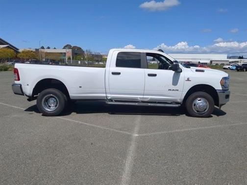 2024 RAM 3500 Big Horn Crew Cab 4x4 8' Box
