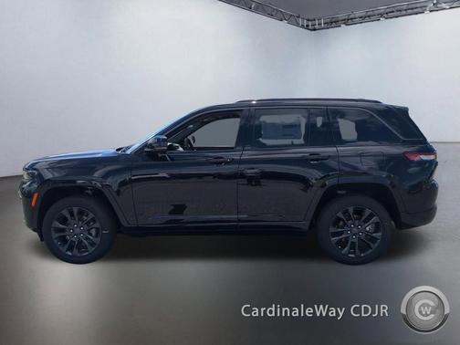 Diamond Black Crystal Pearlcoat 2026 Jeep Grand Cherokee Limited