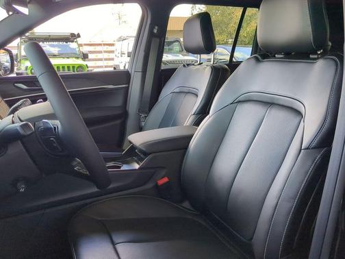 Diamond Black Crystal Pearlcoat 2026 Jeep Grand Cherokee Limited