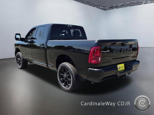 Diamond Black Crystal Pearlcoat 2026 RAM 2500 Laramie Crew Cab 4x4 6'4' Box